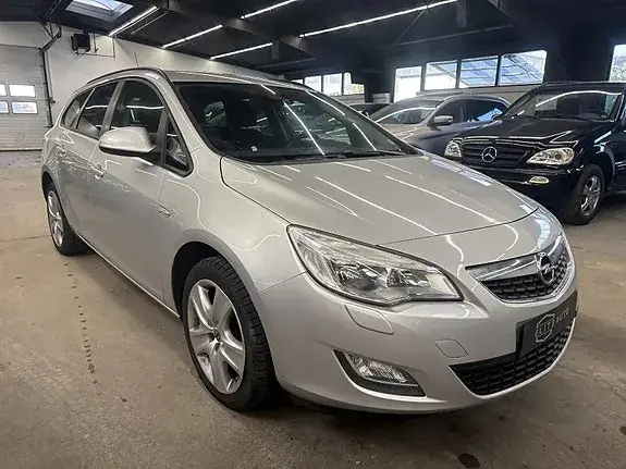 Opel Astra 2011 photo 3