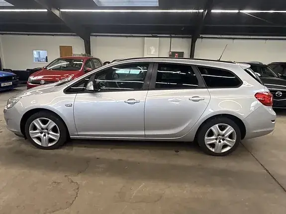Opel Astra 2011 photo 5