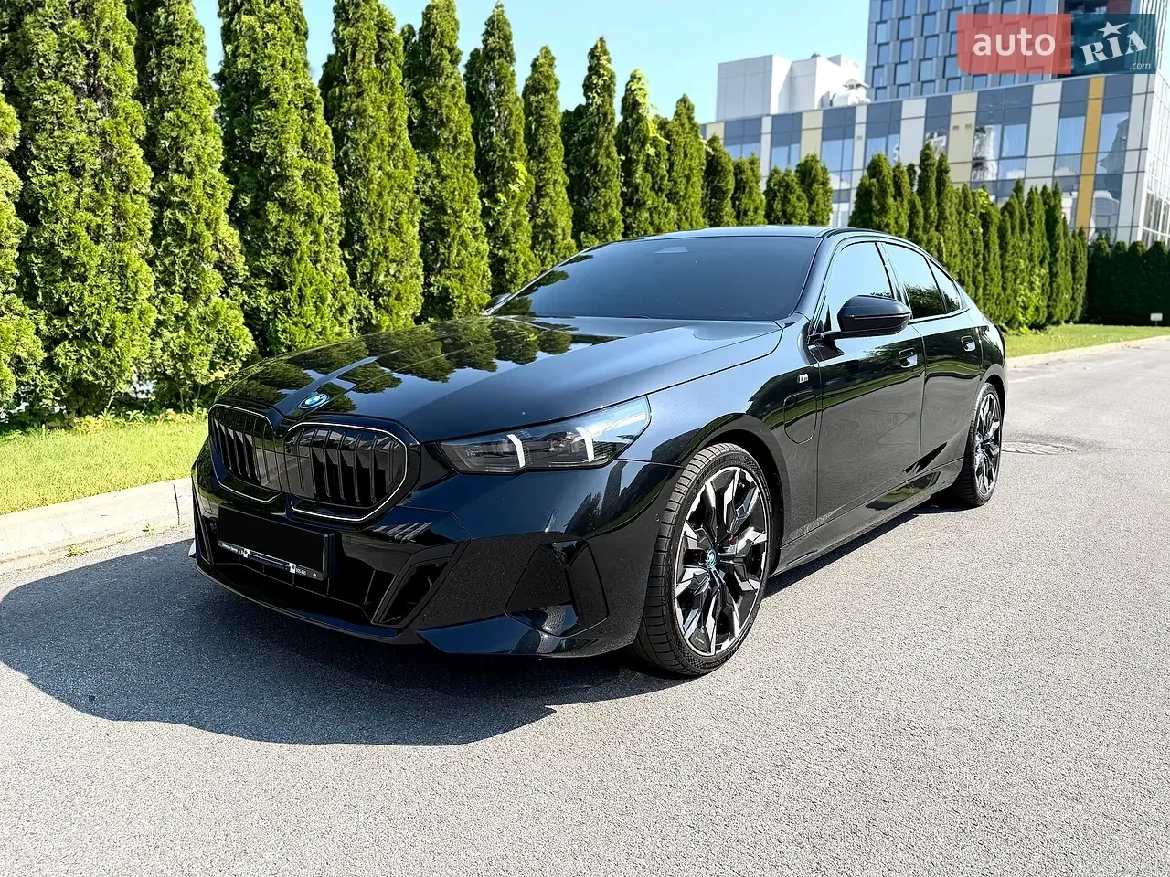 BMW 5 Series 2024 photo 2