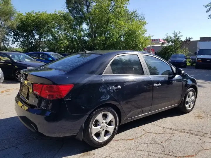 Kia Forte 2010 photo 3