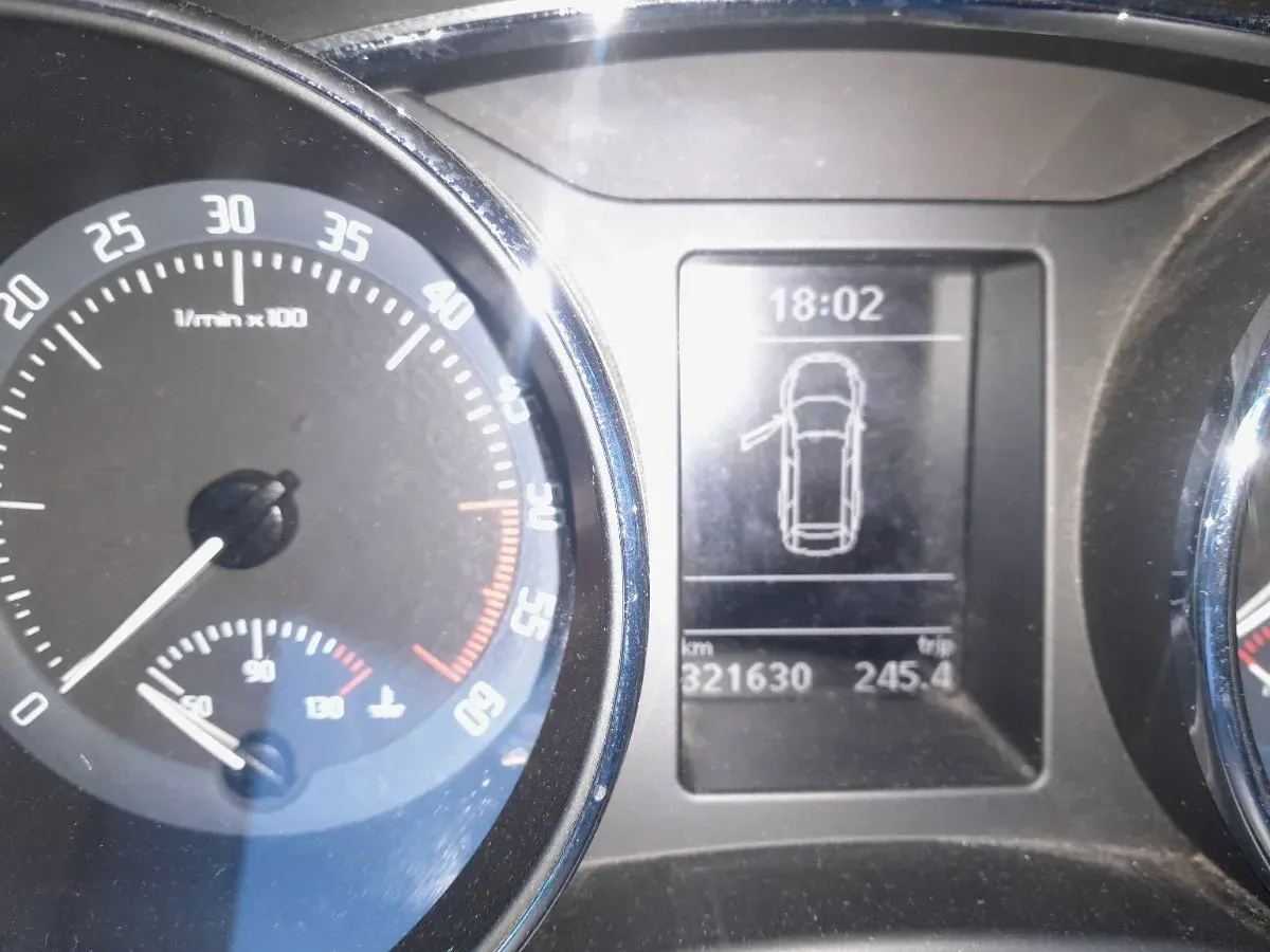 Skoda Superb 2012 photo 3