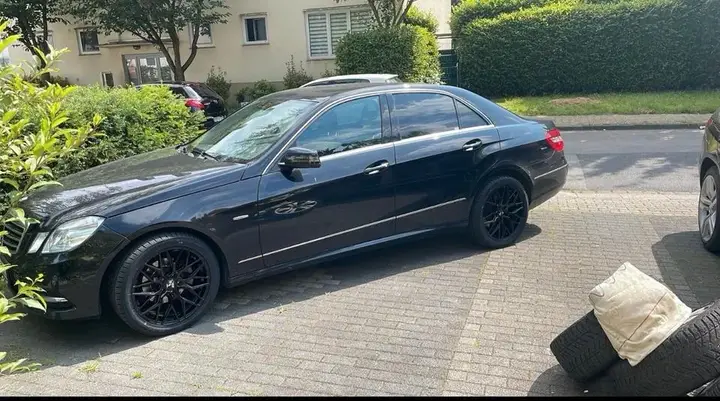 Mercedes-Benz E200