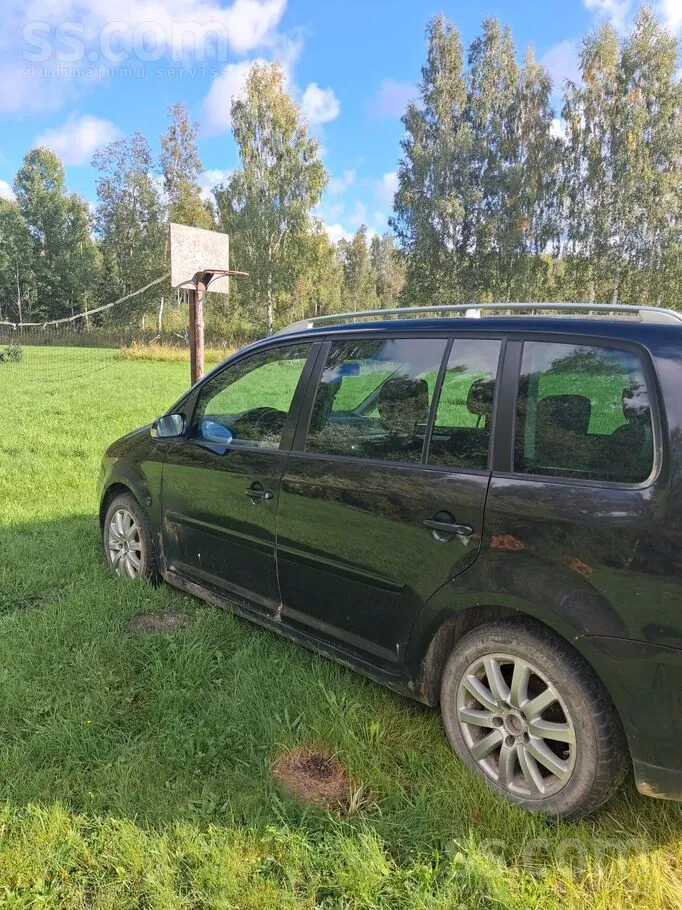 Volkswagen Touran 2024 photo 2