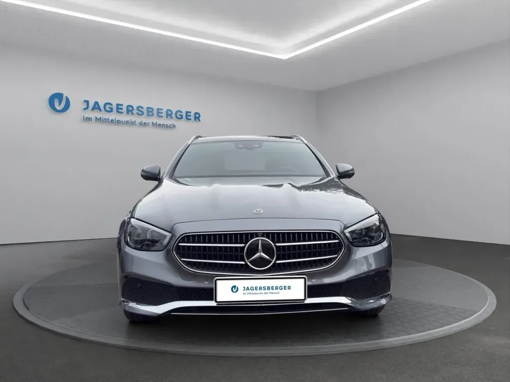 Mercedes-Benz E-Class 2022 photo 2