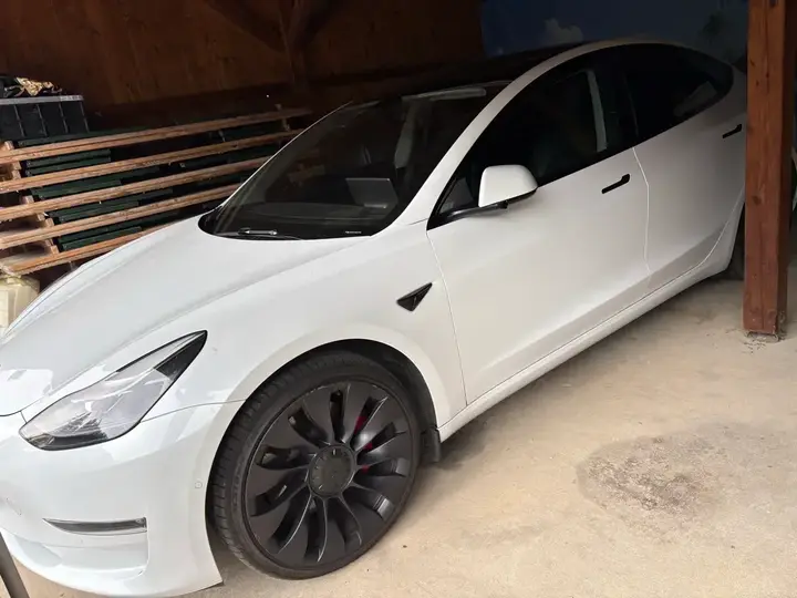 Tesla Model 3 2022 photo 3
