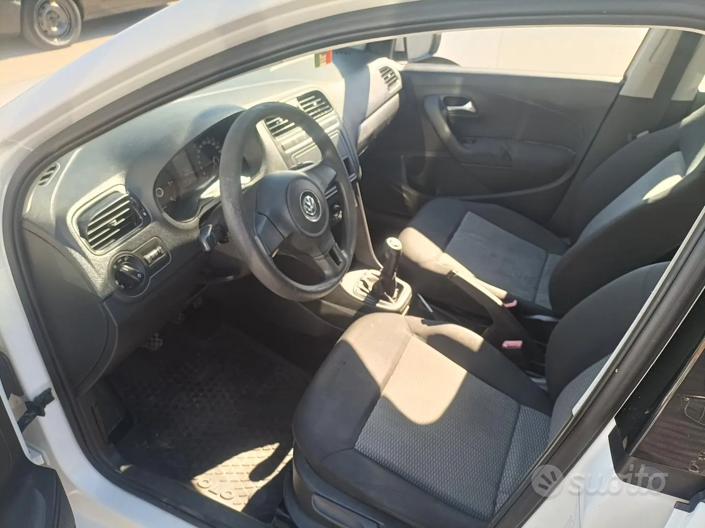 Volkswagen Polo 2012 photo 2