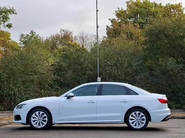 Audi A4 2023 photo 4