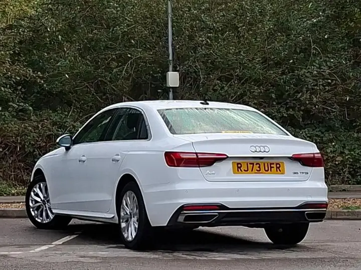 Audi A4 2023 photo 2