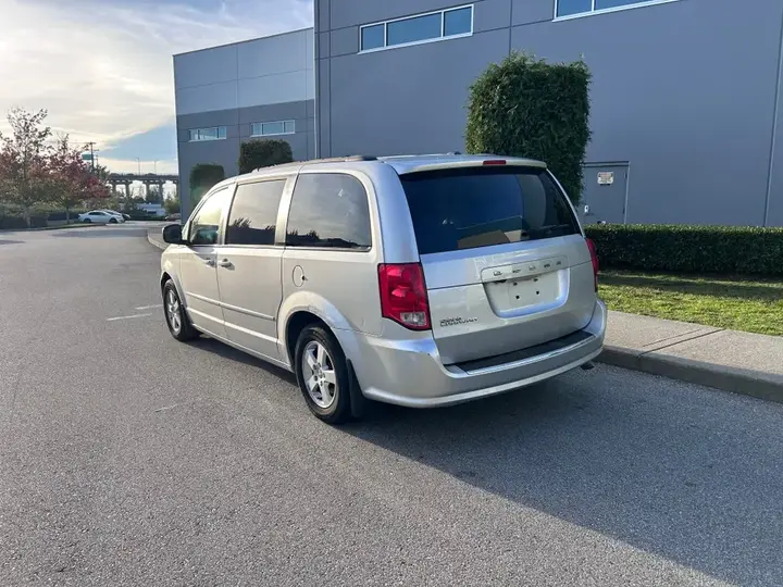 Dodge Grand Caravan 2011 photo 4