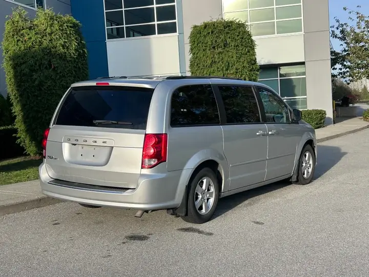 Dodge Grand Caravan 2011 photo 3