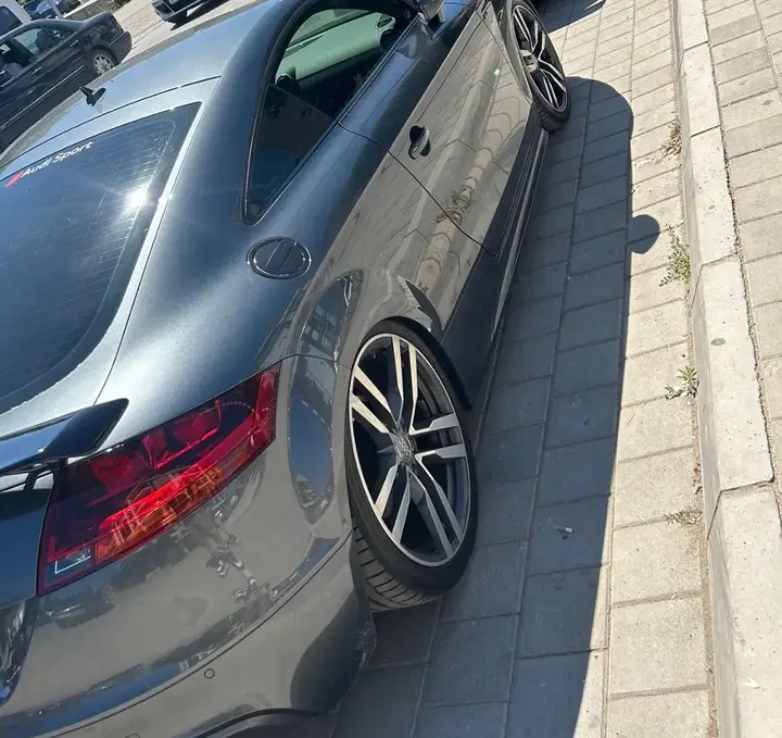 Audi Tt 2011 photo 2