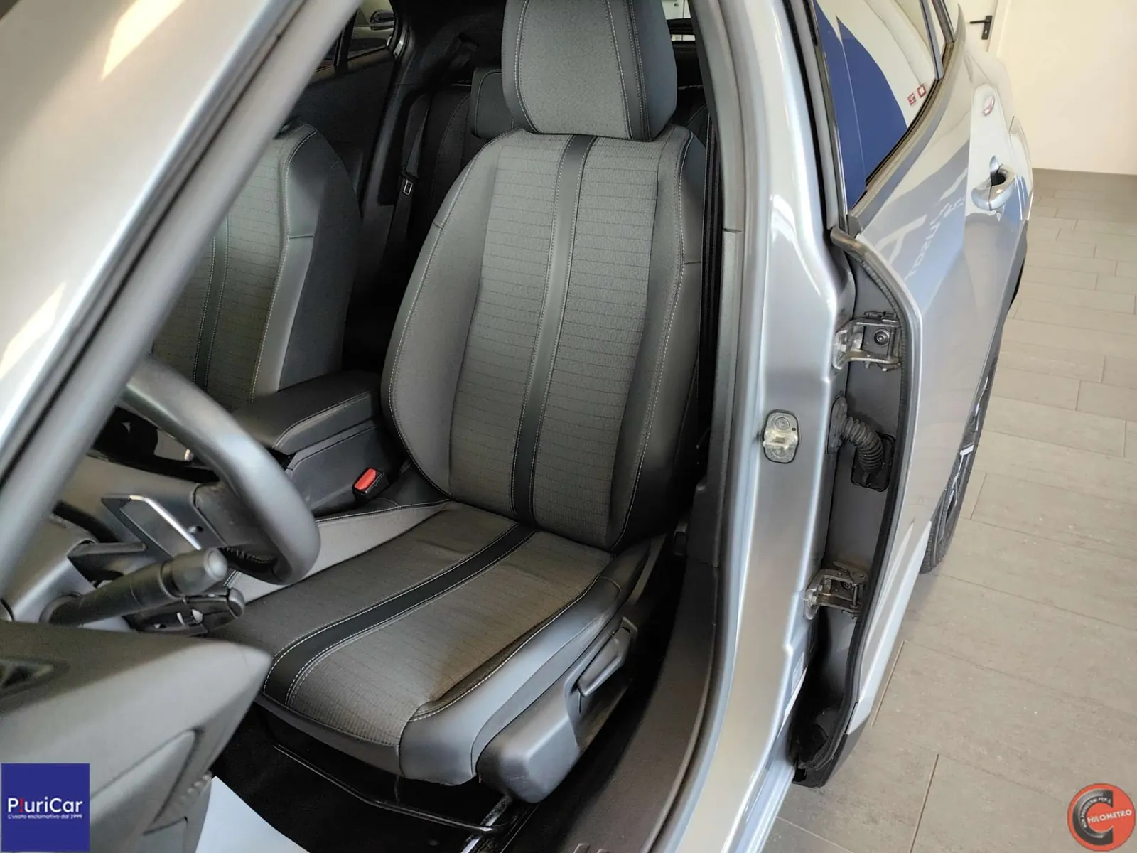 Peugeot 2008 2023 photo 2