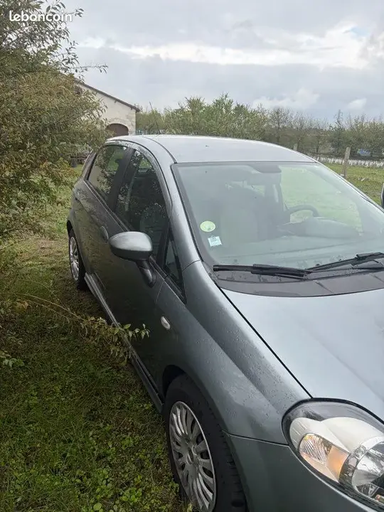 Fiat Punto 2011 photo 3