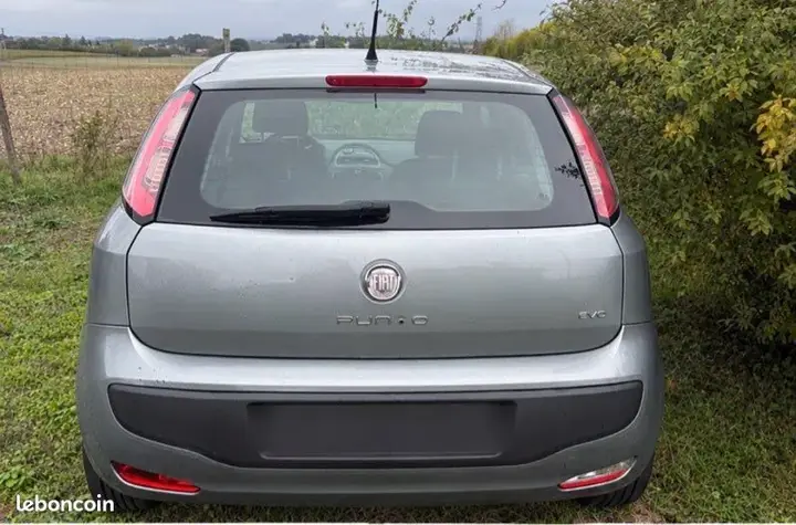 Fiat Punto 2011 photo 2