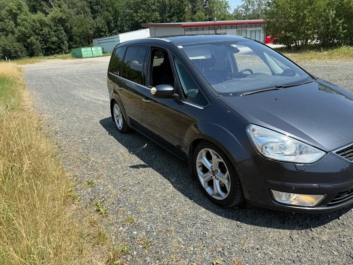 Ford Galaxy 2009 photo 2