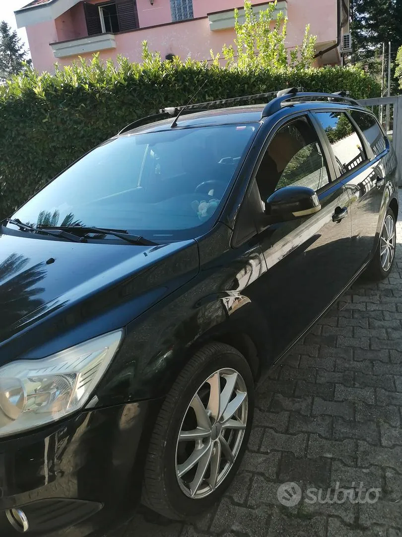 Ford Focus 2011 photo 2