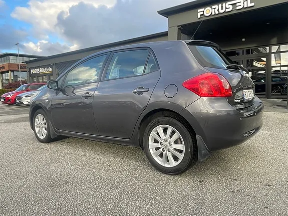 Toyota Auris 2008 photo 2