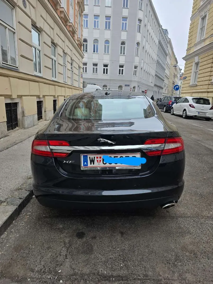 Jaguar Xf 2011 photo 2