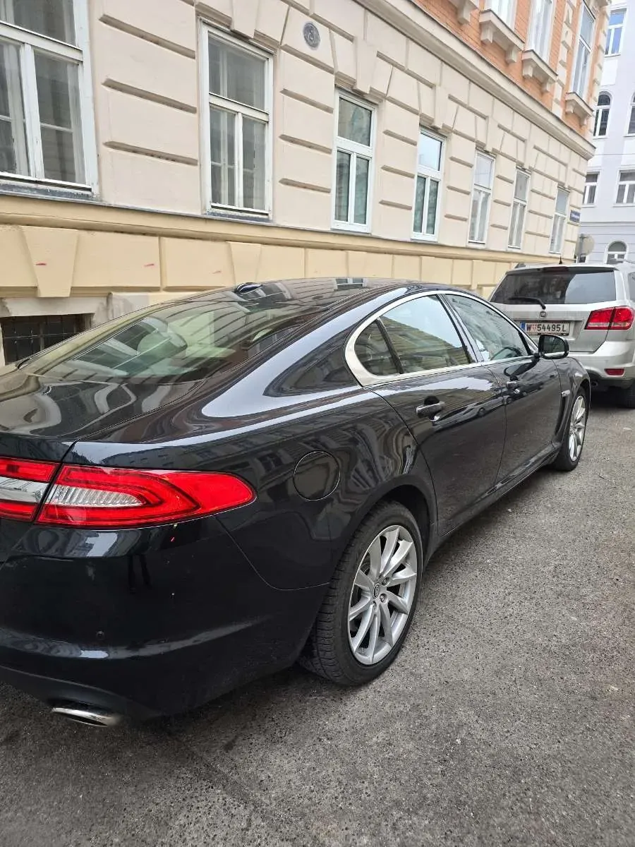 Jaguar Xf 2011 photo 3