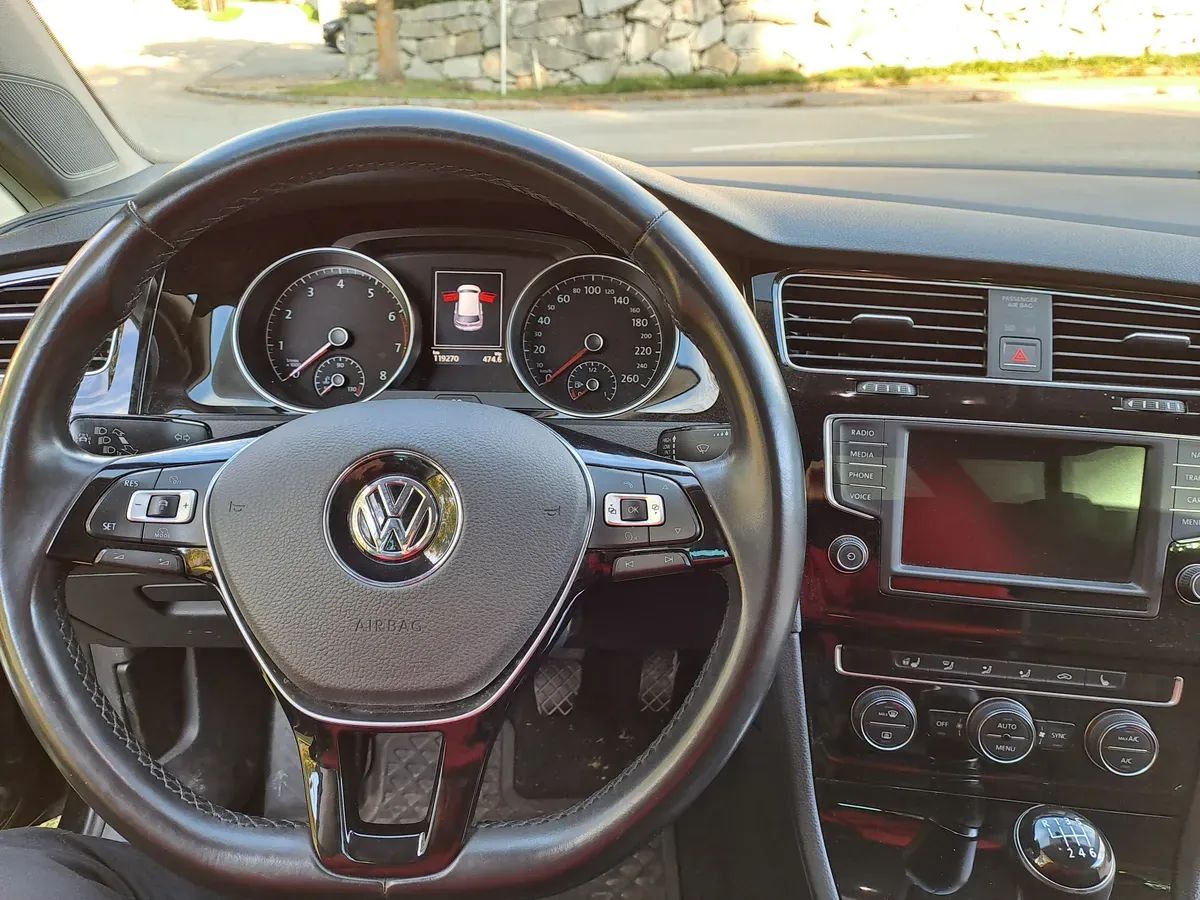 Volkswagen Golf 2015 photo 2