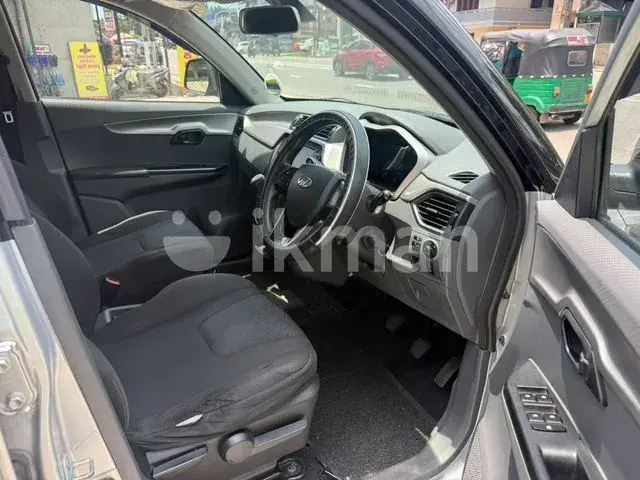 Mahindra Kuv 100 2021 photo 5