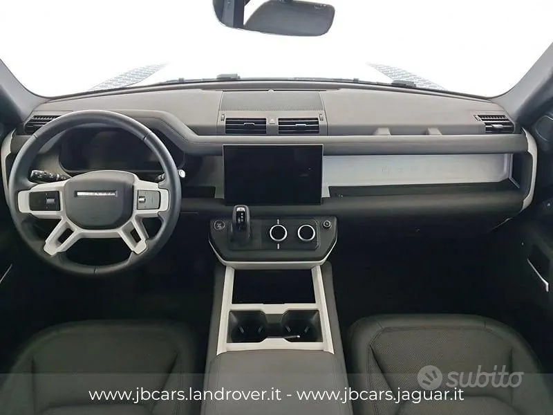 Land Rover Defender 2025 photo 4