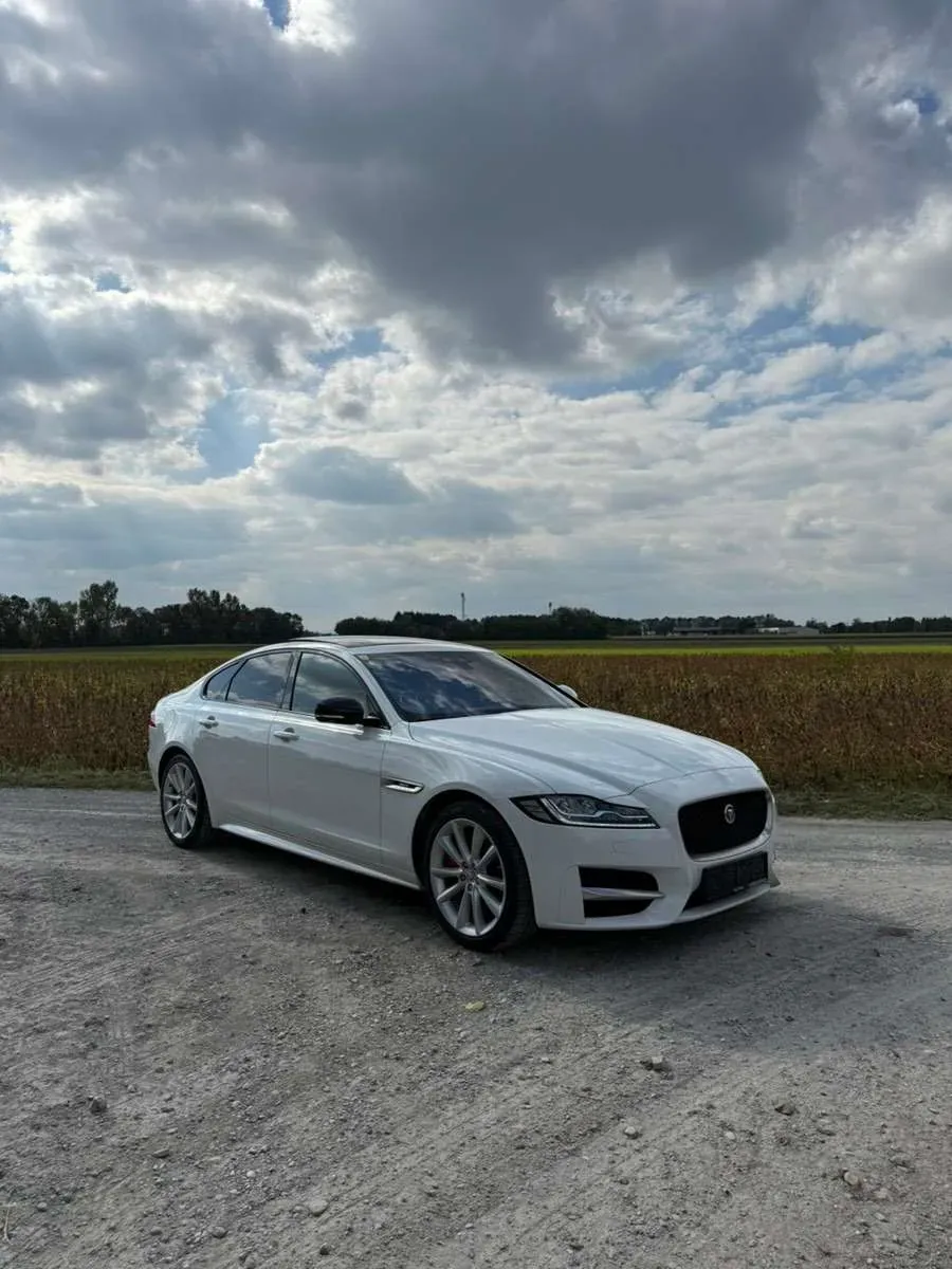 Jaguar Xf 2016 photo 3