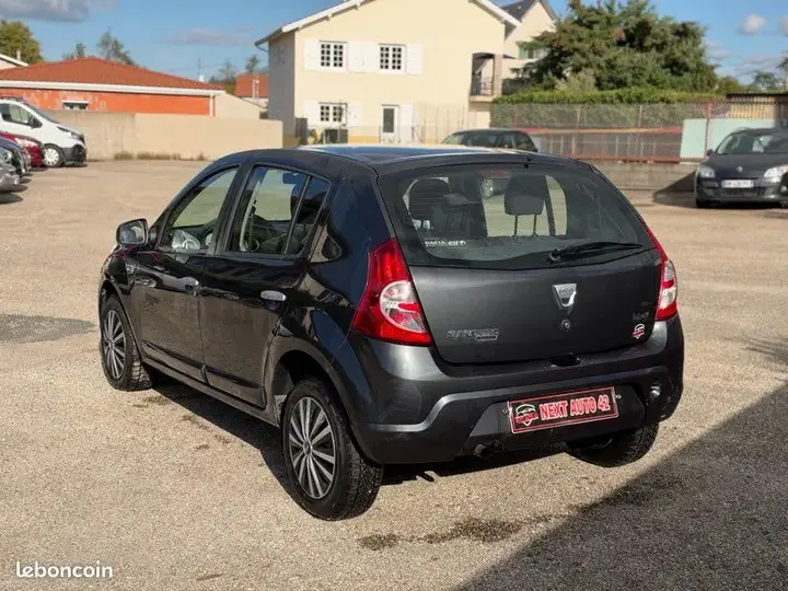 Dacia Sandero 2009 photo 3