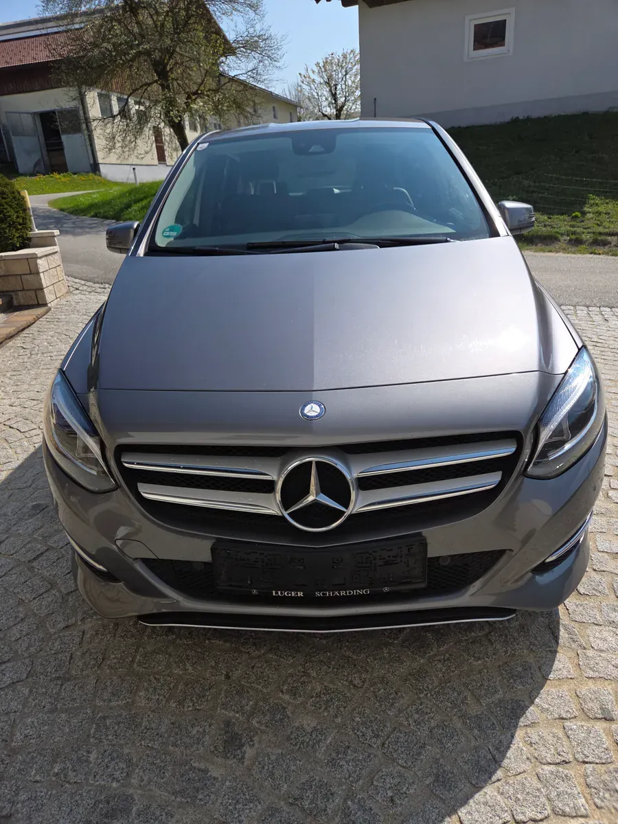 Mercedes-Benz B-Class 2015 photo 2