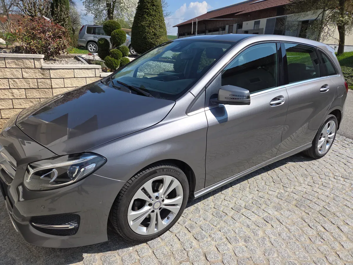 Mercedes-Benz B-Class 2015 photo 3