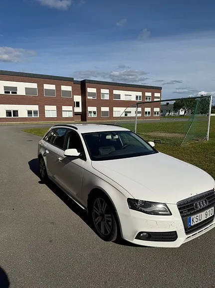 Audi A4 2011 photo 2