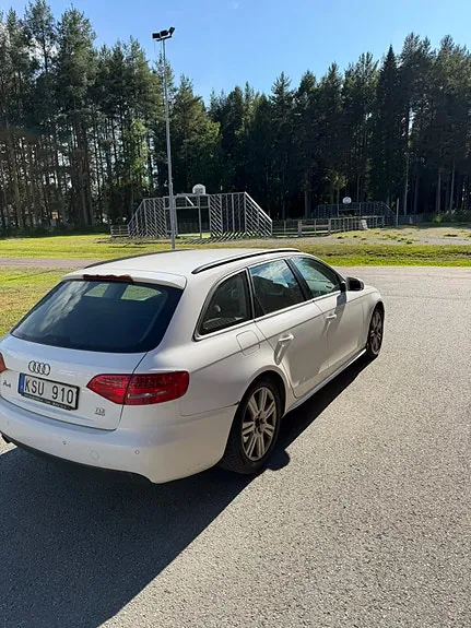 Audi A4 2011 photo 3