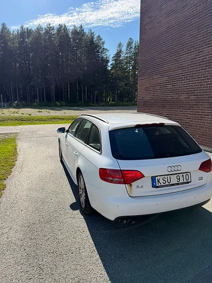 Audi A4 2011 photo 4