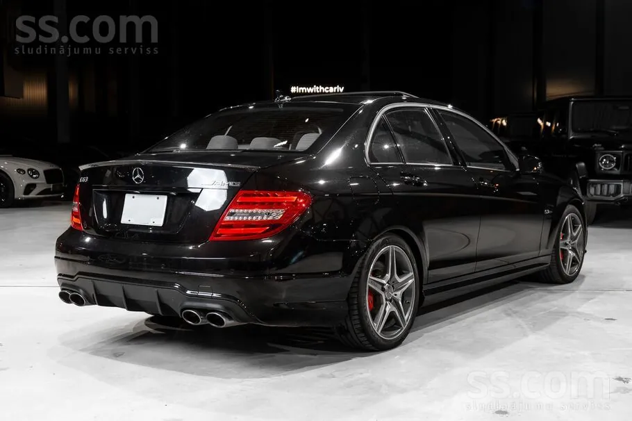 Mercedes-Benz C63 Amg 2013 photo 4