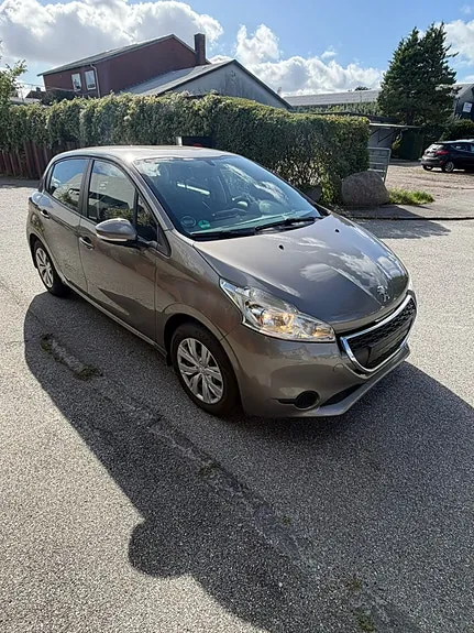 Peugeot 208 2014 photo 5