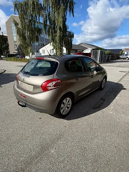 Peugeot 208 2014 photo 3