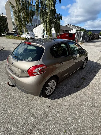 Peugeot 208 2014 photo 4