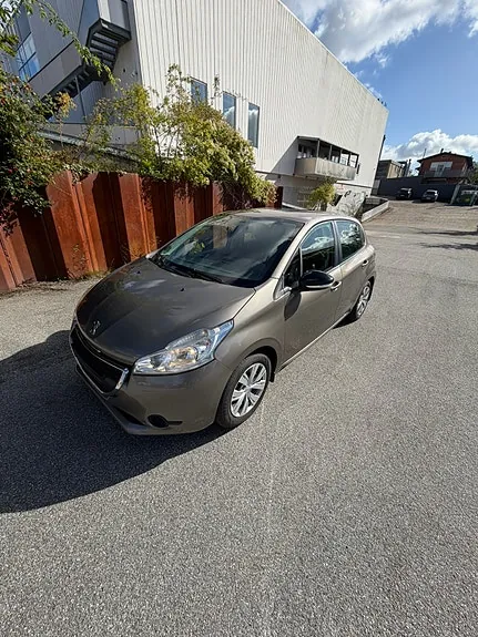 Peugeot 208 2014 photo 2