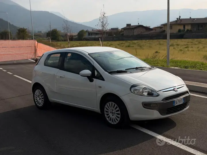 Fiat Punto Evo 2010 photo 2