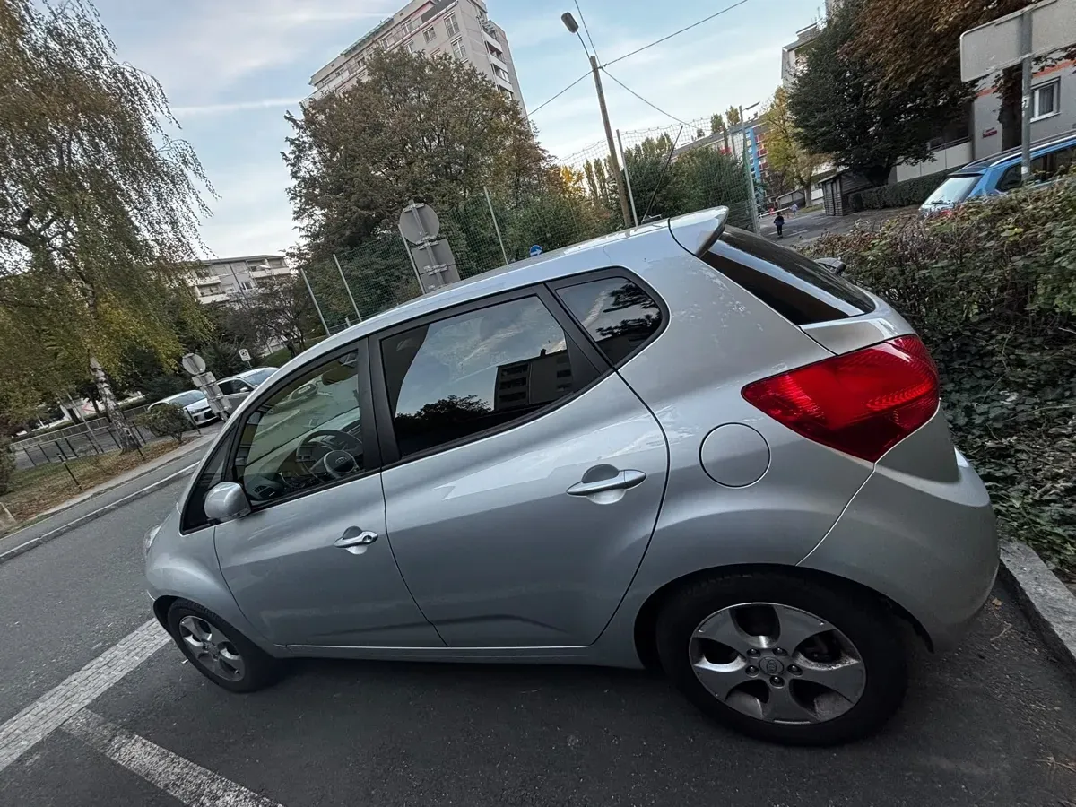 Kia Venga 2011 photo 3