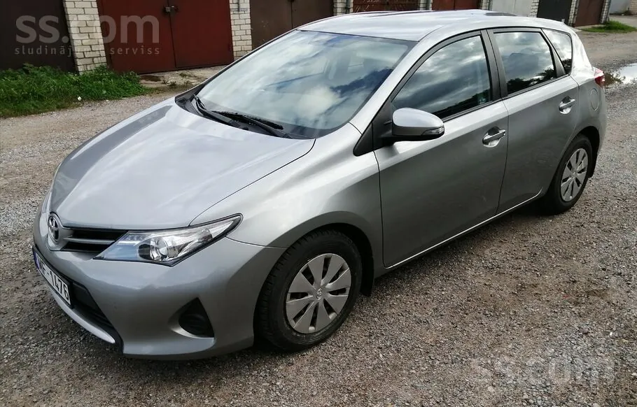 Toyota Auris 2013 photo 2