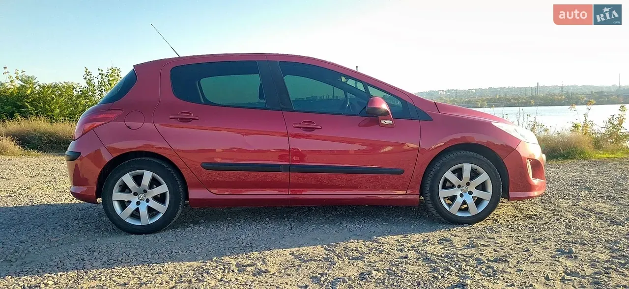 Peugeot 308 2008 photo 4