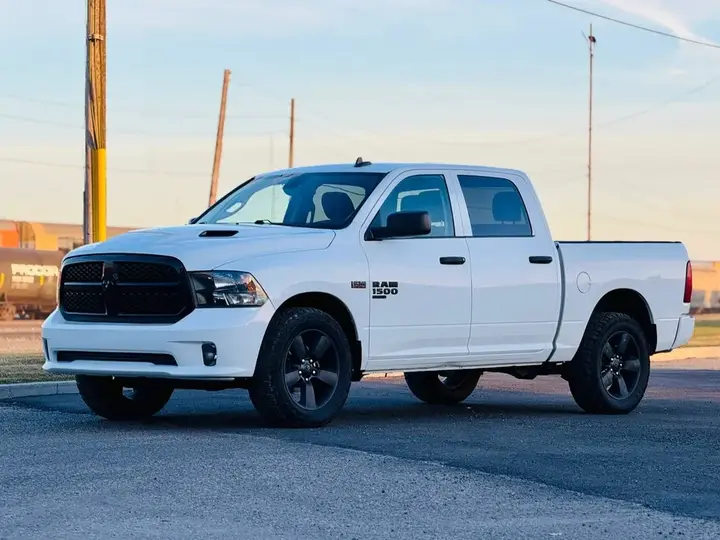 Ram 1500 Classic 2022 photo 2