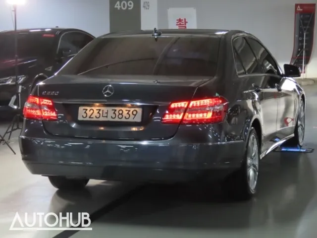 Mercedes-Benz E-Class 2011 photo 3