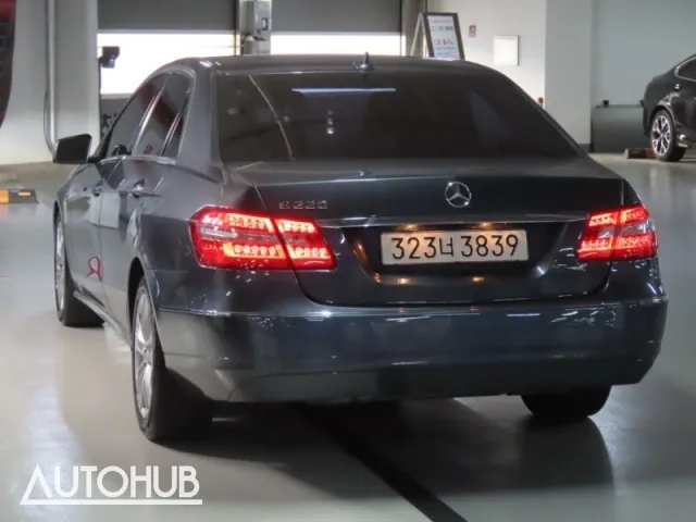 Mercedes-Benz E-Class 2011 photo 4
