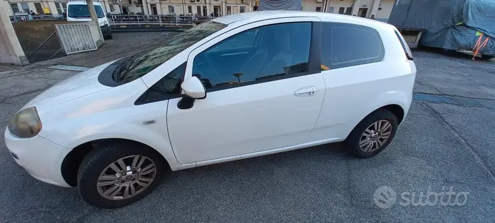 Fiat Punto 2012 photo 4