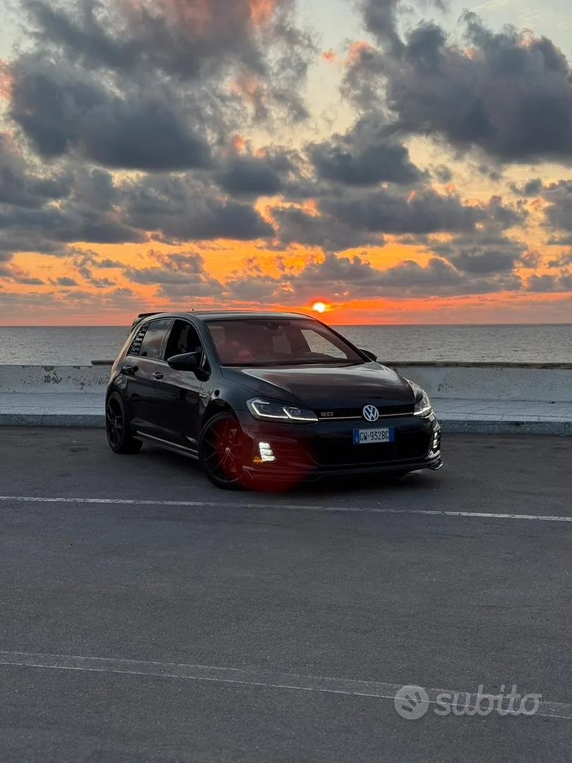 Volkswagen Golf 2024 photo 2