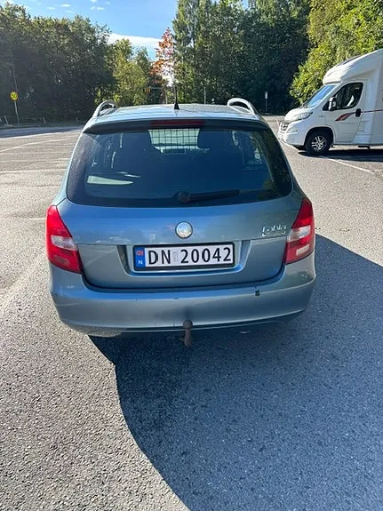 Skoda Fabia 2009 photo 2