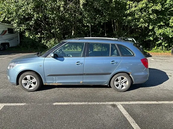 Skoda Fabia 2009 photo 4