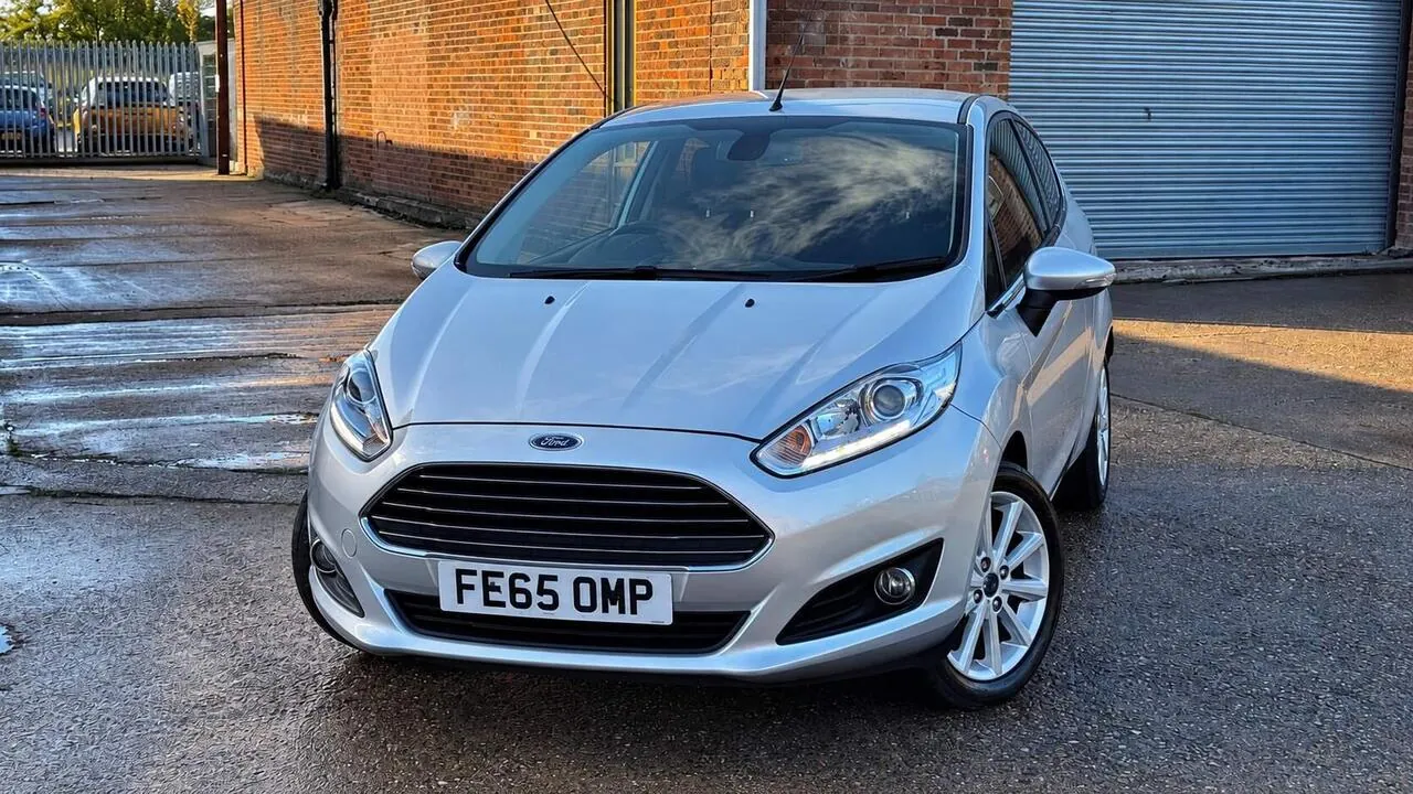 Ford Fiesta 2015 photo 2